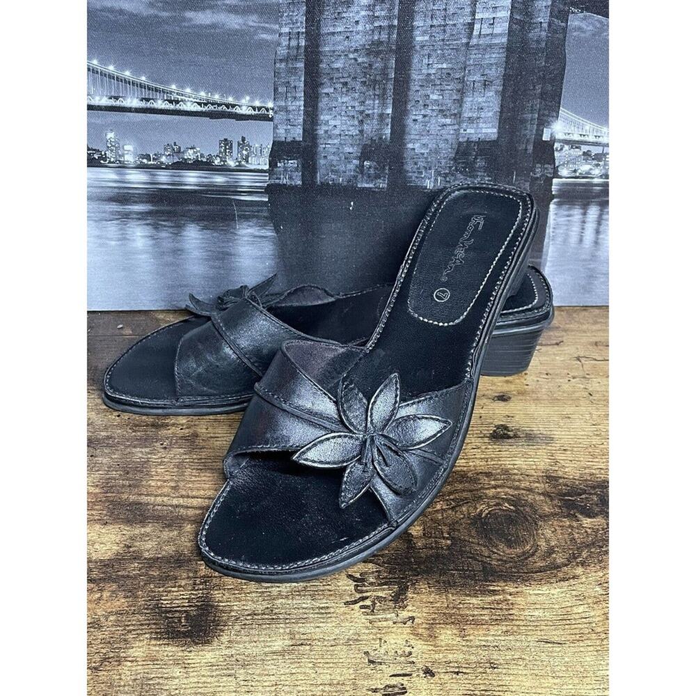 Thomas‎ McAn Black Petunia Leather Flower Sandals Women's Size 7